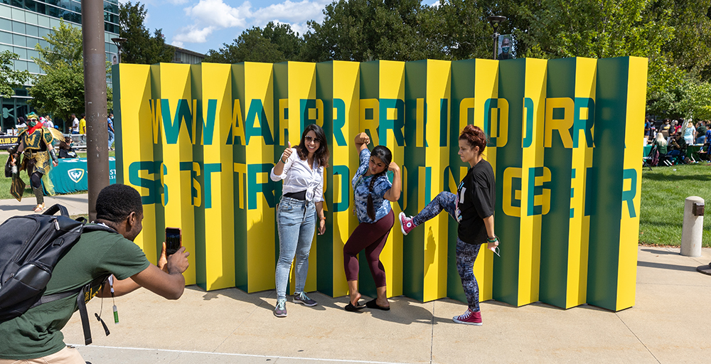 lenticular people posing